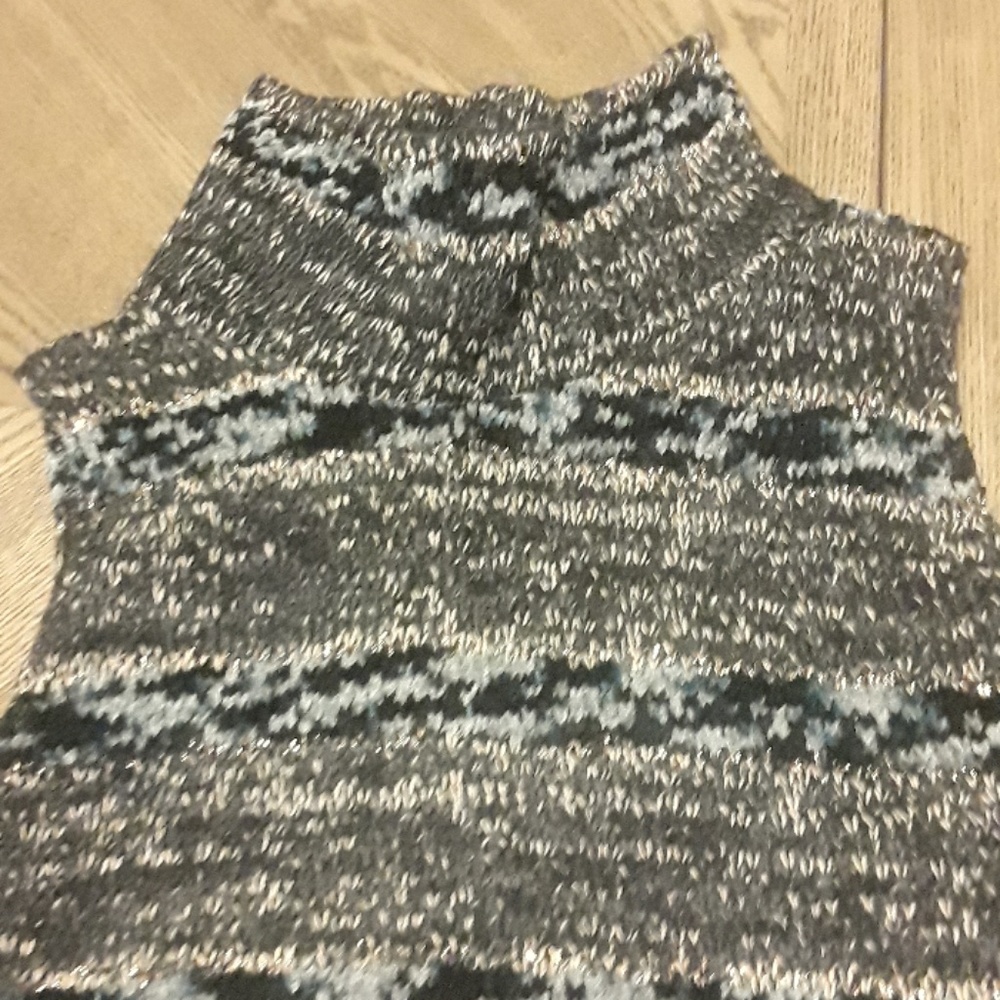 Forever 21 Sleeveless Sweater Size 0